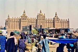 Read more about the article Retro Travel Photo – Before We Grew Up: Djenne Mosque, Mali, West Africa