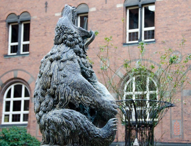 You are currently viewing Grown-up Travel Guide Daily Photo: Bear statue, Copenhagen, Denmark