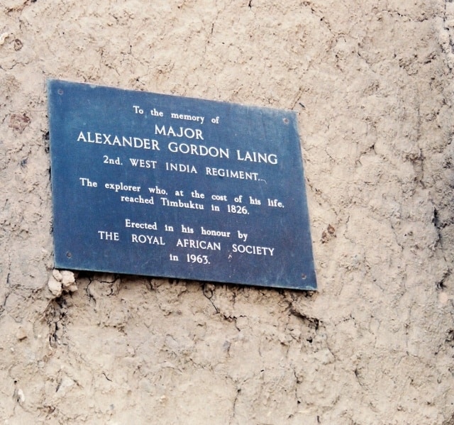 You are currently viewing Retro Travel Photo – Before We Grew Up: Memorial plaque, Timbuktu, Mali