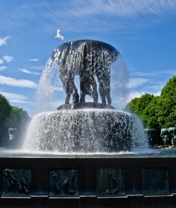 Read more about the article Grown-up Travel Guide Daily Photo – Fountain in Vigelandsparken, Oslo, Norway