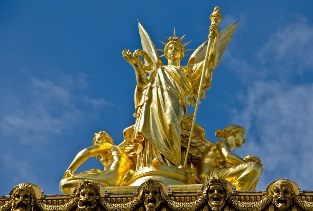 Read more about the article Grown-up Travel Guide Daily Photo: Statue on top of l’Opéra national de Paris, France