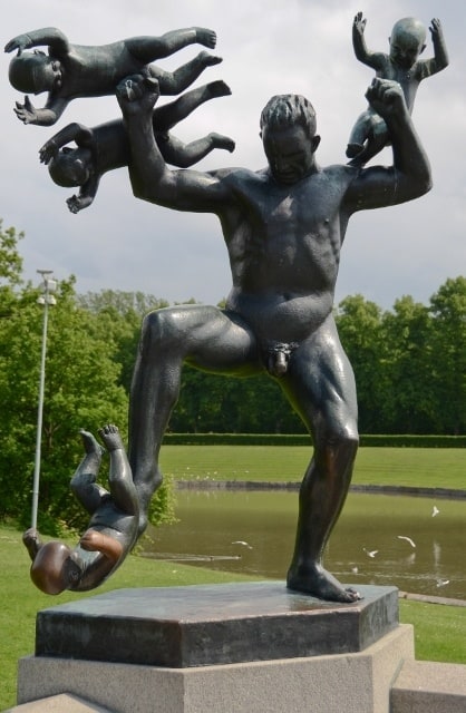 You are currently viewing Grown-up Travel Guide Daily Photo – Statue in Vigelandsparken, Oslo, Norway