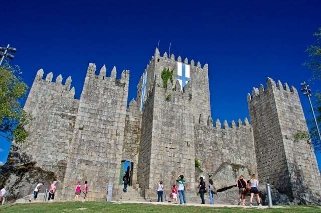 You are currently viewing Grown-up Travel Guide Daily Photo: Castelo de Guimarães, Portugal