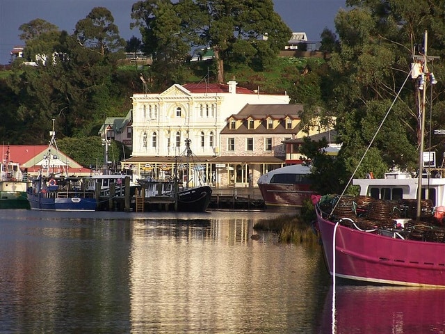 You are currently viewing Size isn’t everything – the best small towns to visit in Australia: Strahan
