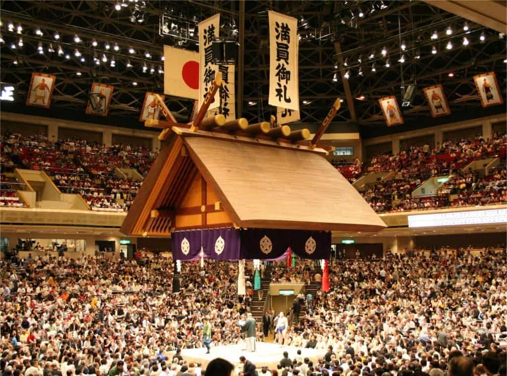 Ryogoku_Kokugikan_Tsuriyane_05212006