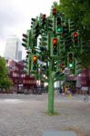 Read more about the article Grown-up Travel Guide Best Photos: Traffic Light Tree, London, England