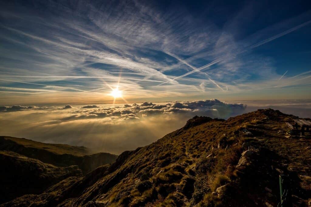 mountains, sun, clouds-190055.jpg