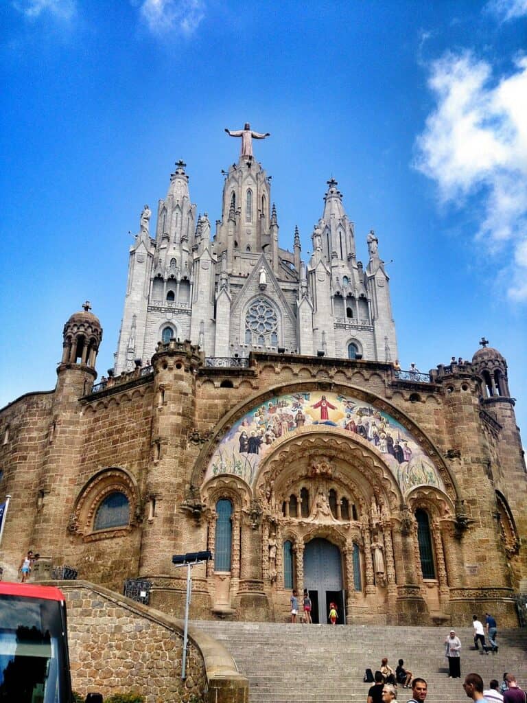 the best 5 day itinerary for barcelona - barcelona cathedral